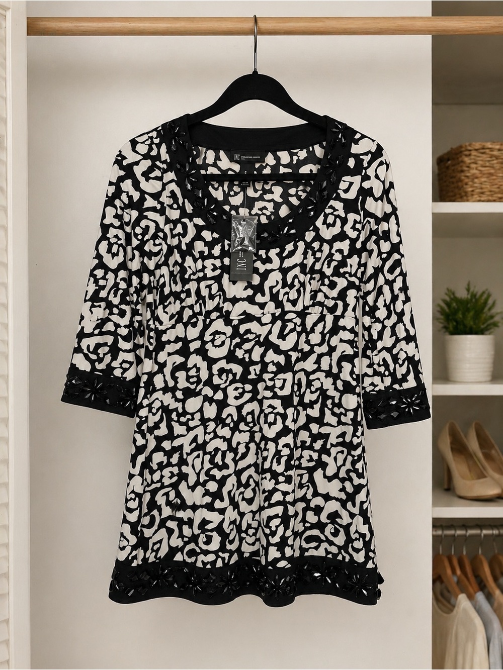 INC Petite Black & White Print Tunic Top Beaded Trim Size P NWT